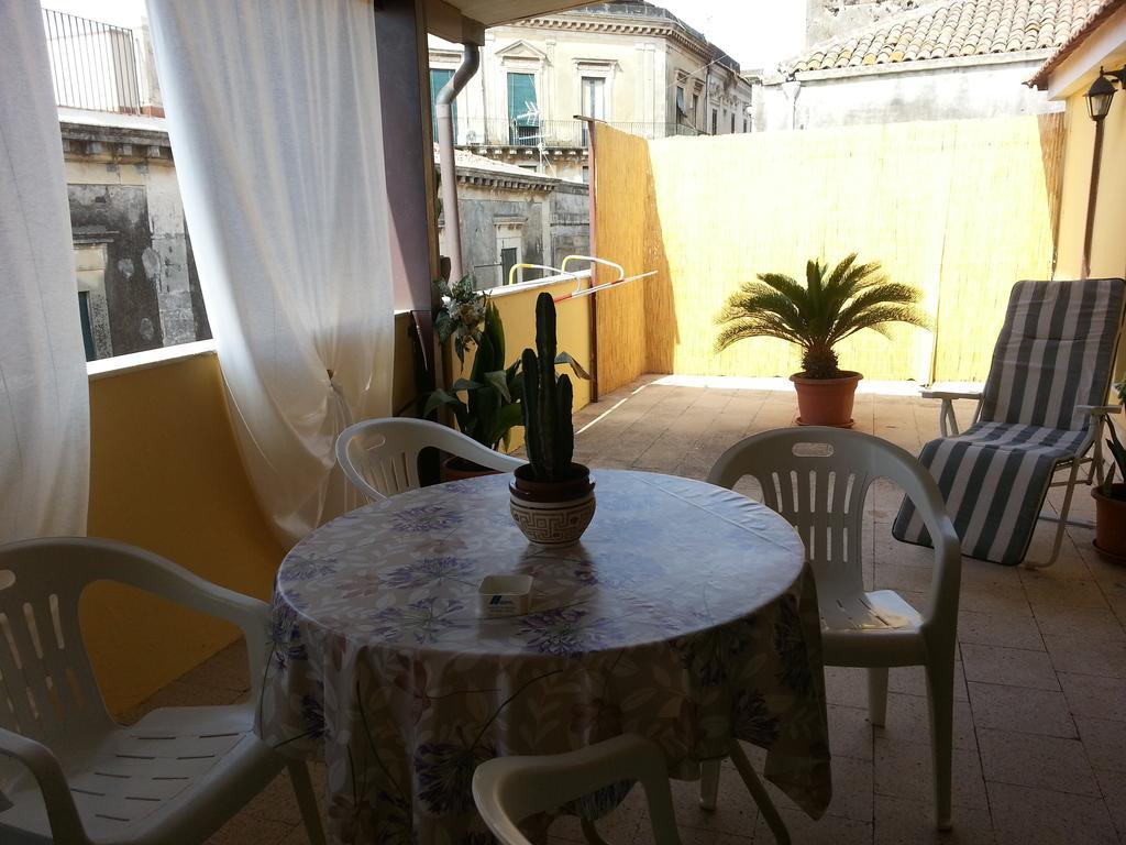 La Via Del Mare - Acireale Centro Storico Apartment Cameră foto