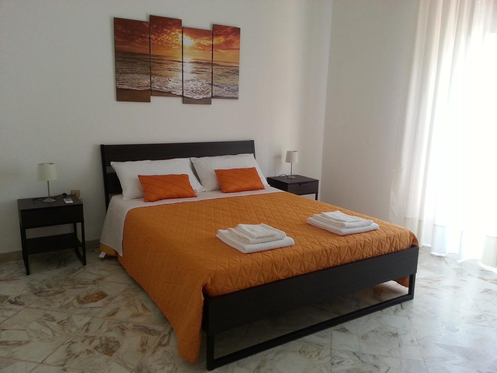 La Via Del Mare - Acireale Centro Storico Apartment Cameră foto
