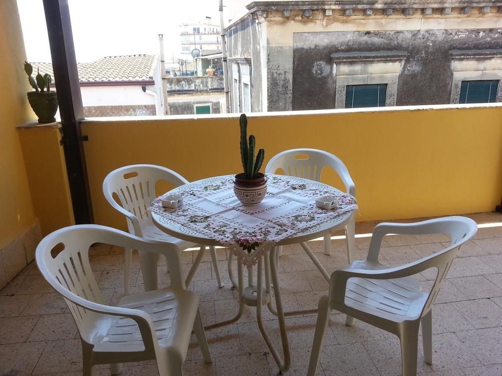 La Via Del Mare - Acireale Centro Storico Apartment Cameră foto